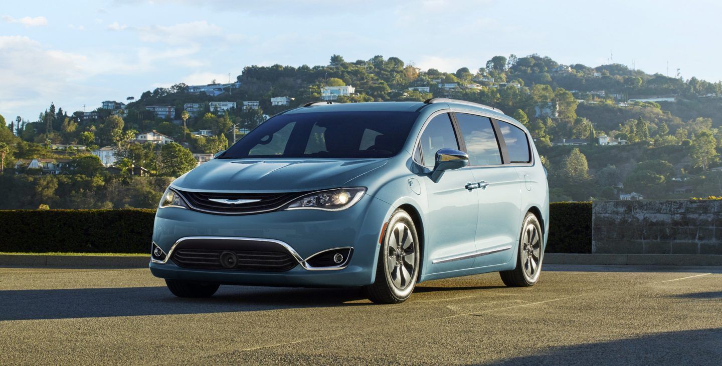2017 Chrysler Pacifica Hybrid Exterior Front-Side