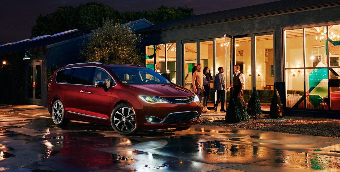 2017 Chrysler Pacifica Hybrid Exterior Side