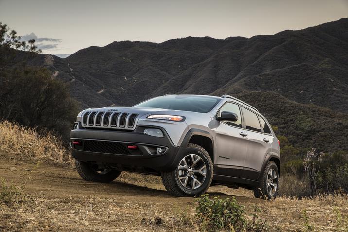 2018 Jeep Cherokee Trailhawk Front Gray Exterior