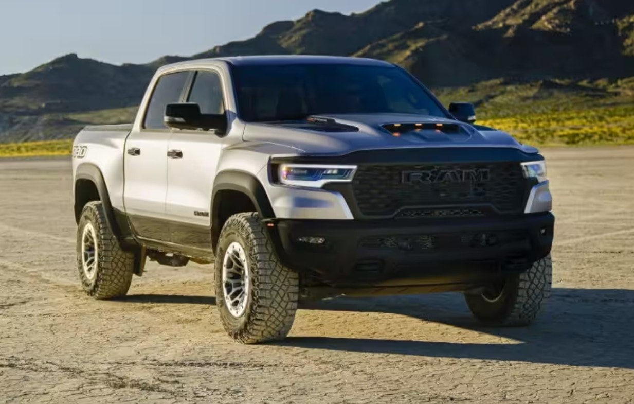 All-New Dodge Charger Daytona and Ram 1500 Earn 2025 MotorWeek Drivers’ Choice Awards
