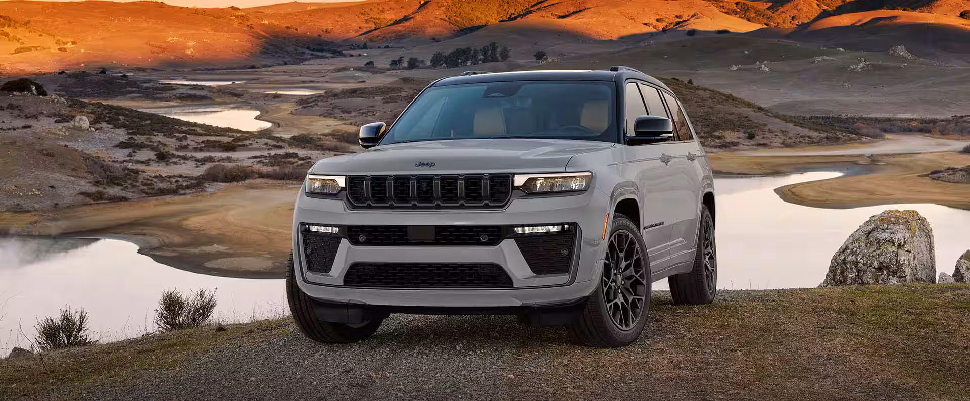 2027 Jeep Grand Cherokee parked